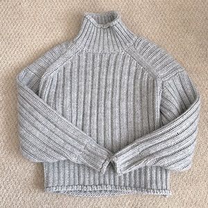 H & M grey sweater. Very good condition. Worn only 2-3 times.